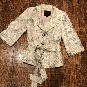 Classifies Entier cream print jacket.